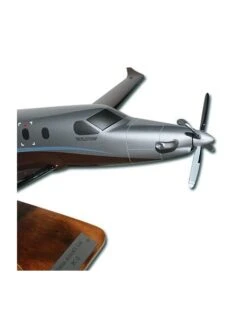 Maquette Bois Pilatus PC12 -BOUTIQUE AERO maquette bois pilatus pc12 3