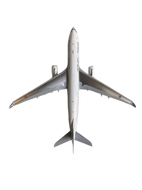 Maquette Métal Airbus A330-200 Armée De L'Air F-UJCS - 1/400e 6 Maquette Métal Airbus A330-200 Armée De L'Air F-UJCS - 1/400e – Image 4