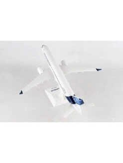 Maquette Plastique A220-300 Aux Couleurs Airbus - 1/100e -BOUTIQUE AERO maquette plastique a220 300 aux couleurs airbus 1 100e 3
