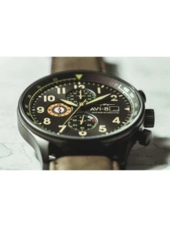 Montre AVI-8 Hawker Hurricane AV-4011-0E Terre Noire - Boîtier Noir, Cadran Noir, Bracelet Cuir Kaki -BOUTIQUE AERO montre avi 8 hawker hurricane av 4011 0e terre noire boitier noir cadran noir bracelet cuir kaki 3
