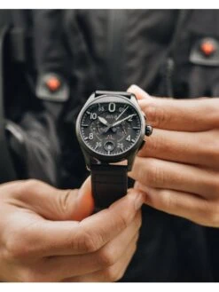 Montre AVI-8 Spitfire AV-4089-03 Noir Ardoise - Boîtier Noir, Cadran Noir, Bracelet Cuir Noir -BOUTIQUE AERO montre avi 8 spitfire av 4089 03 noir ardoise boitier noir cadran noir bracelet cuir noir 3