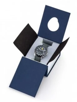Montre Patrouille De France Athos 2 - Boîtier Noir, Cadran Kaki, Bracelet Tissu Kaki -BOUTIQUE AERO montre patrouille de france athos 2 boitier gris fonce cadran kaki bracelet tissu kaki 3