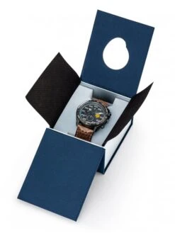 Montre Patrouille De France Athos 4 - Boîtier Noir, Cadran Noir, Bracelet Cuir Marron -BOUTIQUE AERO montre patrouille de france athos 4 boitier noir cadran noir bracelet cuir marron 2