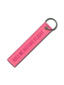 Porte-clés Kiss Me Before Flight -BOUTIQUE AERO porte cles kiss me before flight 2